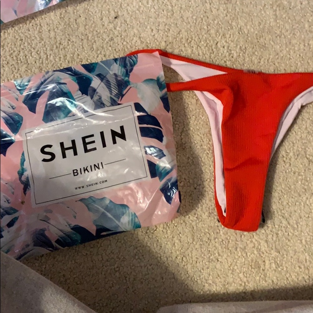 Red bikini bottom - Picture 2 of 3